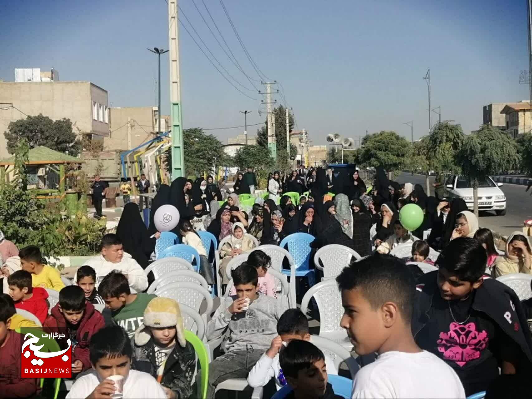 پیاده‌روی خانواده در محلات کرامت گامی در راستای ترویج ورزش محله‌ای است