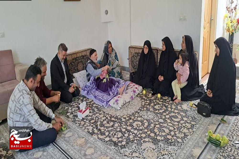 دیدار و دلجویی از پدران و مادران شهدای شهر صالح‌آباد و روستاهای تابعه