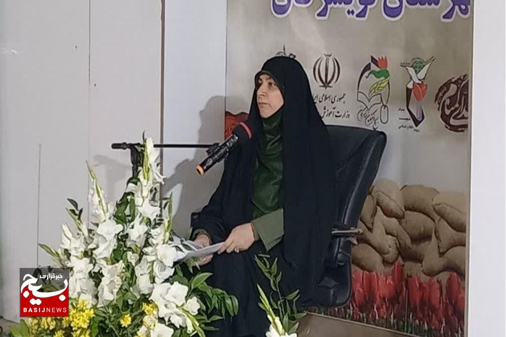 معلمان با درس ایثار، روحیه مقاومت را در دانش‌آموزان تقویت کردند