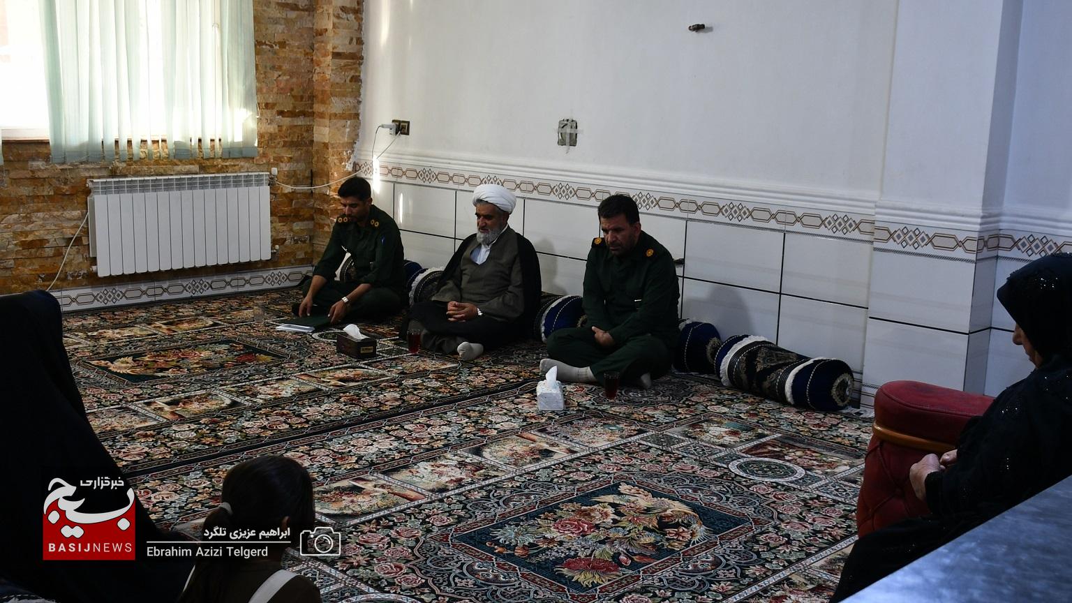 دیدار و تجلیل نماینده ولی فقیه در سپاه فتح از خانواده شهدا + (تصاویر)