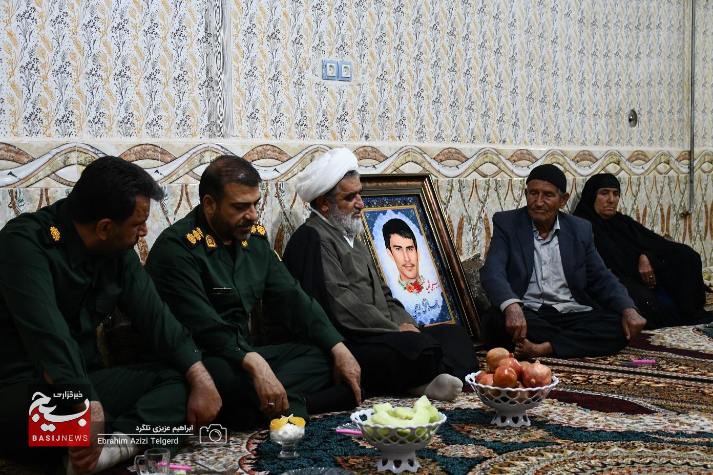 دیدار و تجلیل نماینده ولی فقیه در سپاه فتح از خانواده شهدا + (تصاویر)