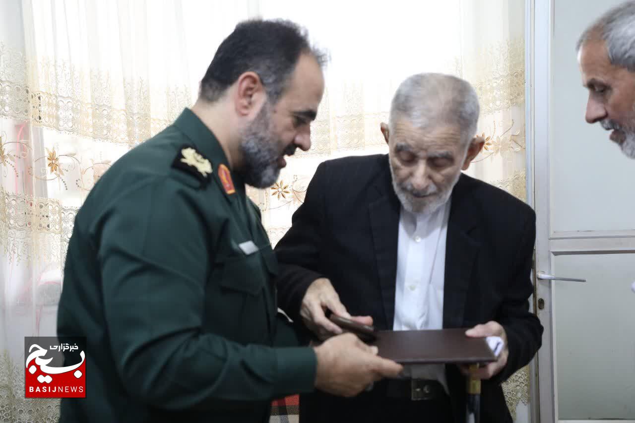 دیدار فرمانده سپاه قدس گیلان با خانواده شهید ناصح نصیحتگو در صومعه‌سرا