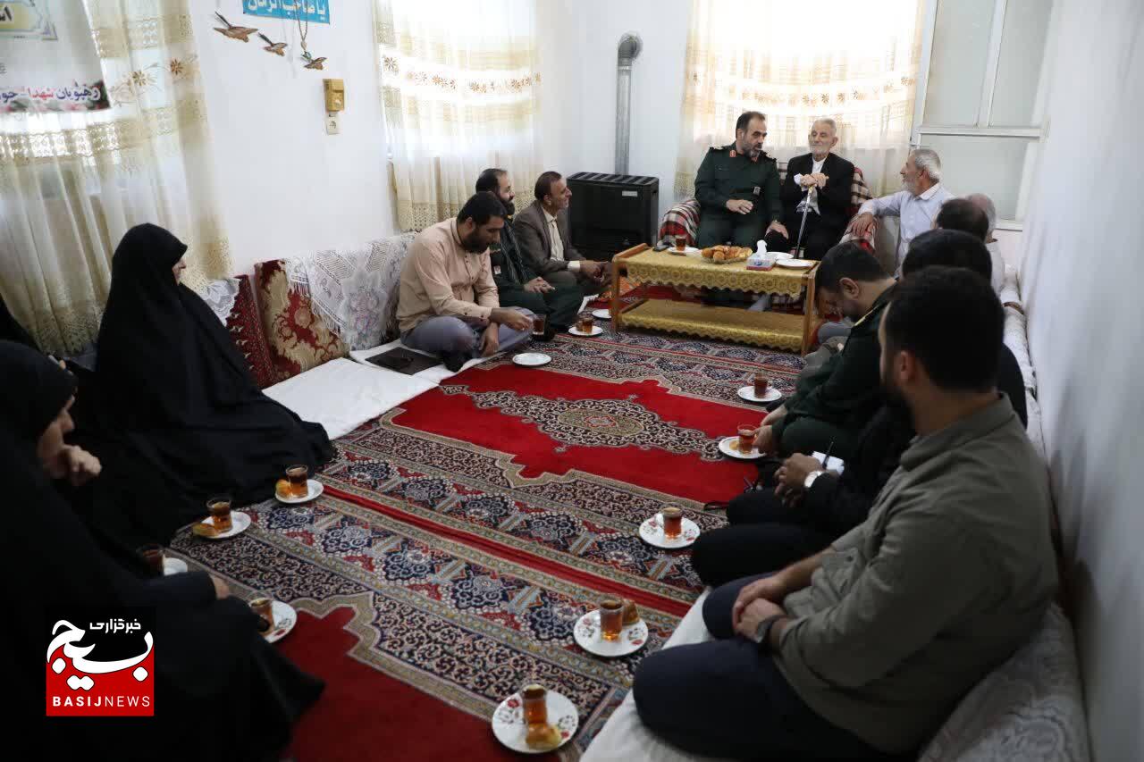 دیدار فرمانده سپاه قدس گیلان با خانواده شهید ناصح نصیحتگو در صومعه‌سرا