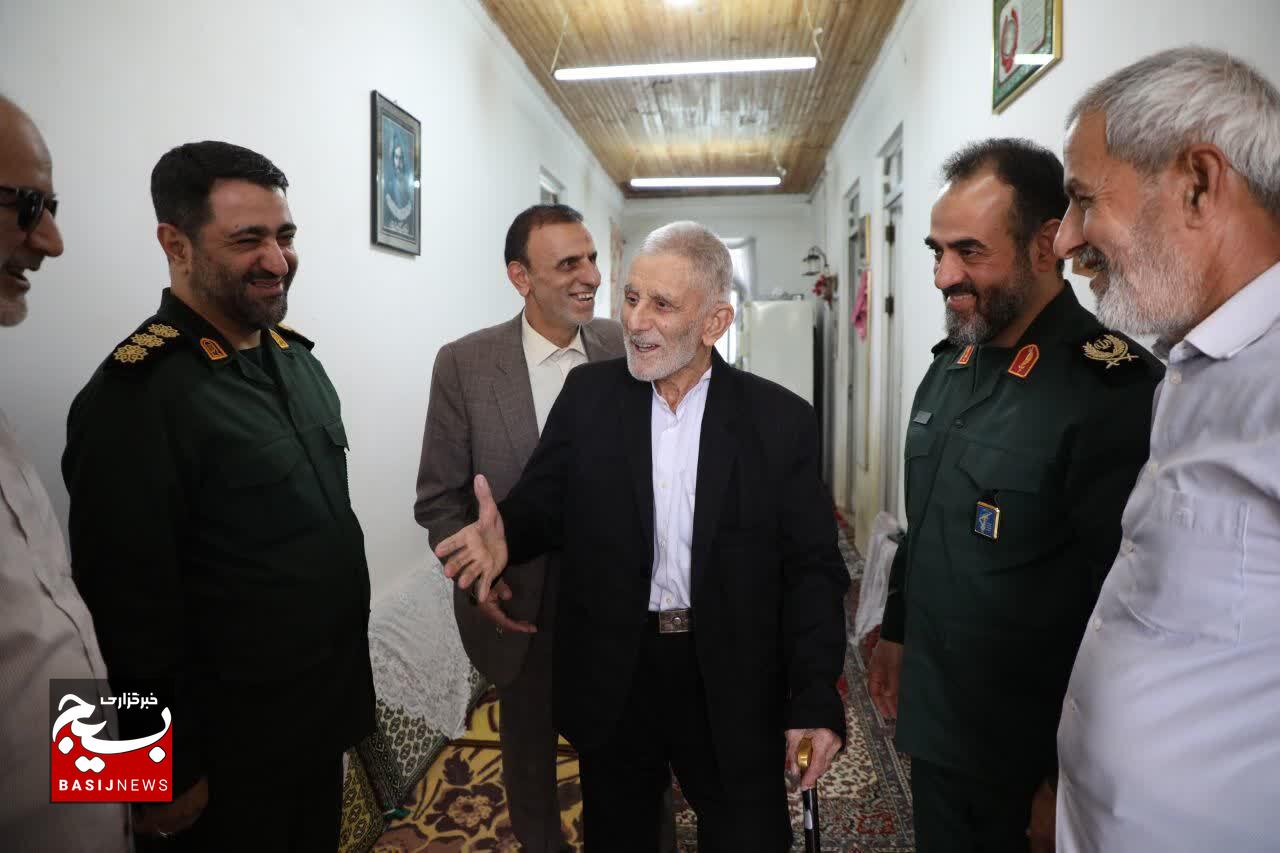 دیدار فرمانده سپاه قدس گیلان با خانواده شهید ناصح نصیحتگو در صومعه‌سرا