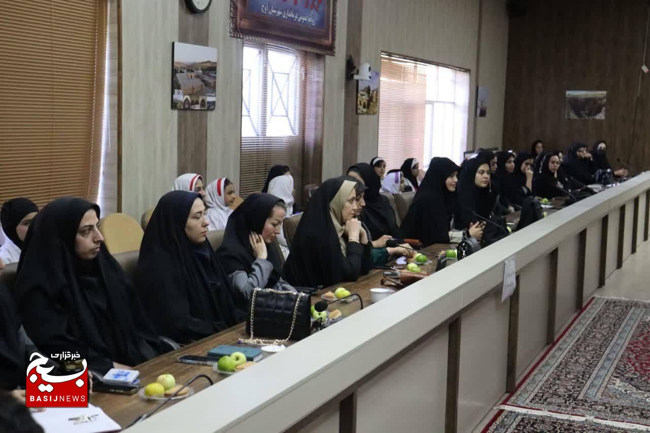بانوان، ستونهای توسعه کشور هستند بانوان، ستونهای توسعه کشور هستند