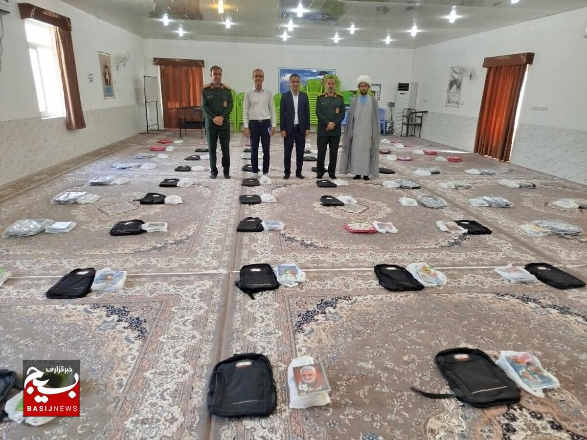 بیش از صد بسته لوازم التحریربین  دانش آموزان نیازمند توزیع شد