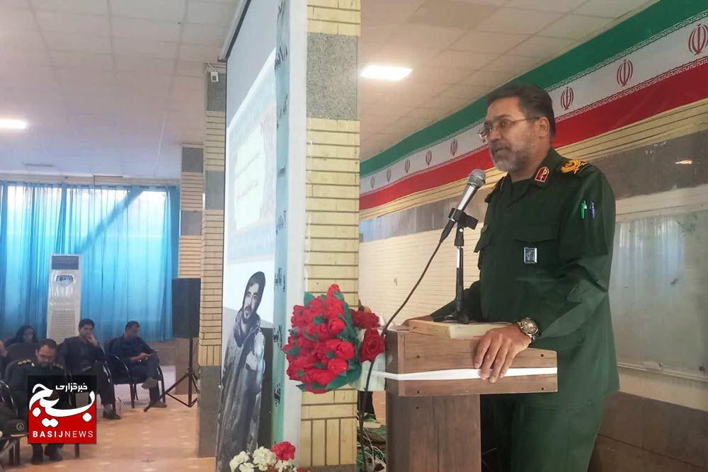 قوی بودن ضامن استقلال، آزادی و کرامت ملت است