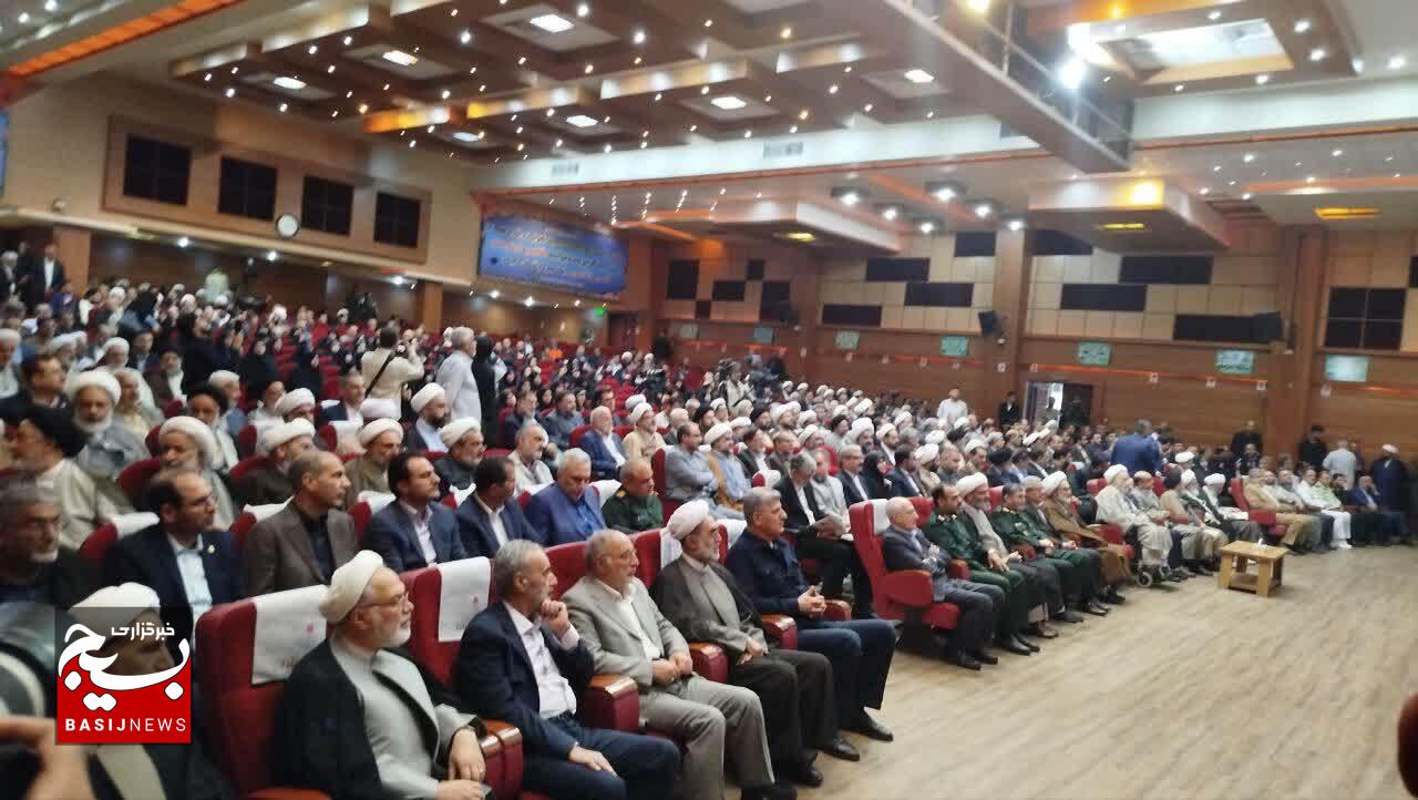 نماز با اخلاص انسان را تربیت می‌کند و مفاسد اجتماعی را کاهش می‌دهد
