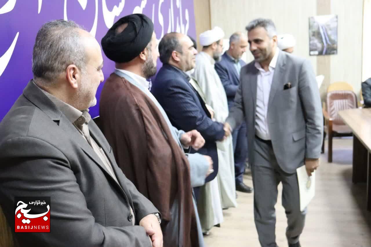 زهرا حسنی، دانشآموز آوجی در جایگاه سوم کشوری ایستاد زهرا حسنی، دانشآموز آوجی در جایگاه سوم کشوری ایستاد