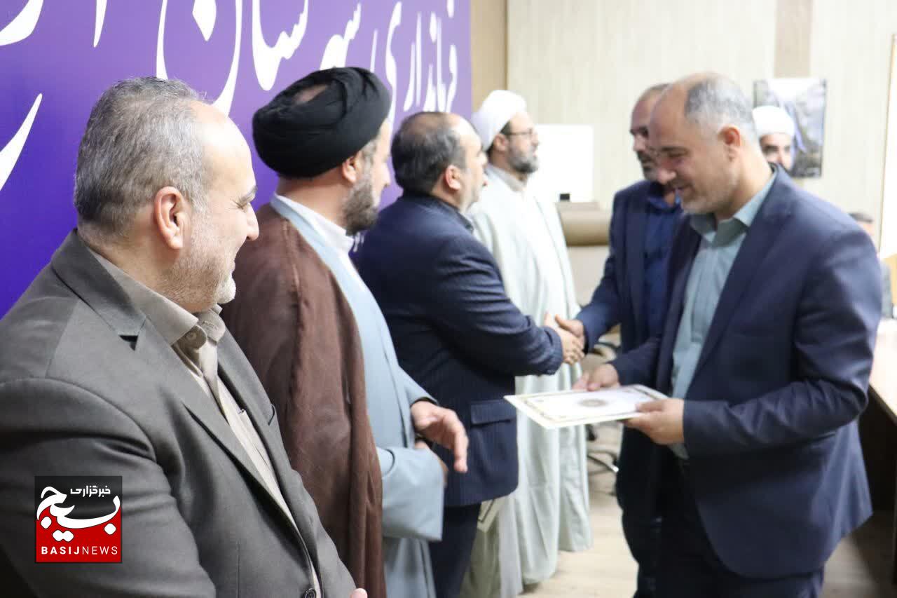 زهرا حسنی، دانشآموز آوجی در جایگاه سوم کشوری ایستاد زهرا حسنی، دانشآموز آوجی در جایگاه سوم کشوری ایستاد