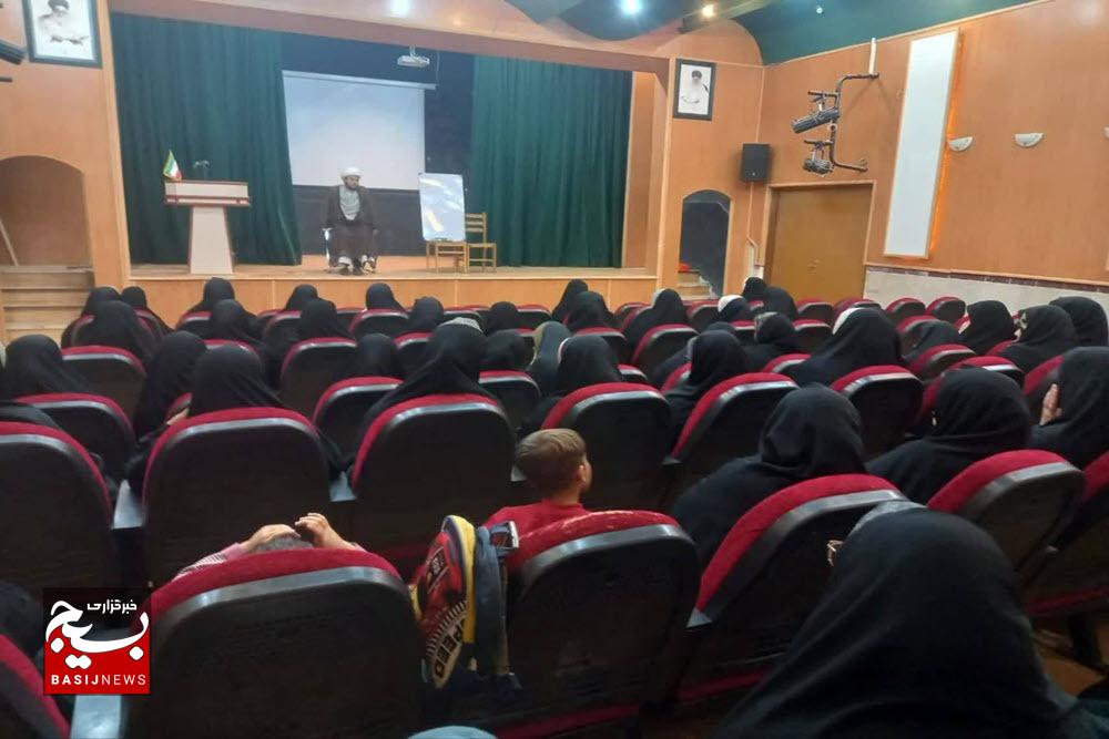 برگزاری دوره‌های«والدین آگاه، فرزندان موفق» در شهر ازندریان ملایر