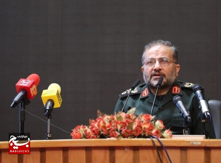 سردار سلیمانی: تولیدکنندگان رزمندگان خط مقدم جنگ اقتصادی هستند سردار سلیمانی: تولیدکنندگان رزمندگان خط مقدم جنگ اقتصادی هستند