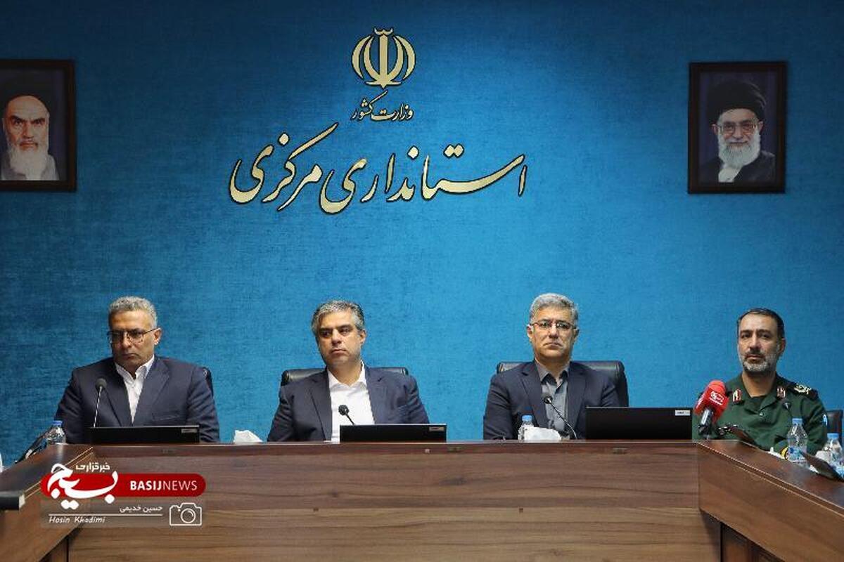 رونمایی از نشان‌واره و اعطای احکام رؤسا و دبیران دومین کنگره ملی امام خمینی(ره) و ۶۲۰۰ شهید استان مرکزی