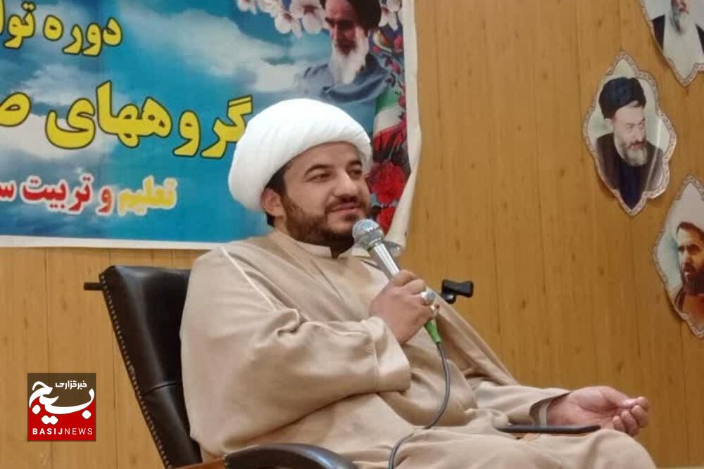 توجه به معنویت از زیرساخت‌های مهم تربیتی است