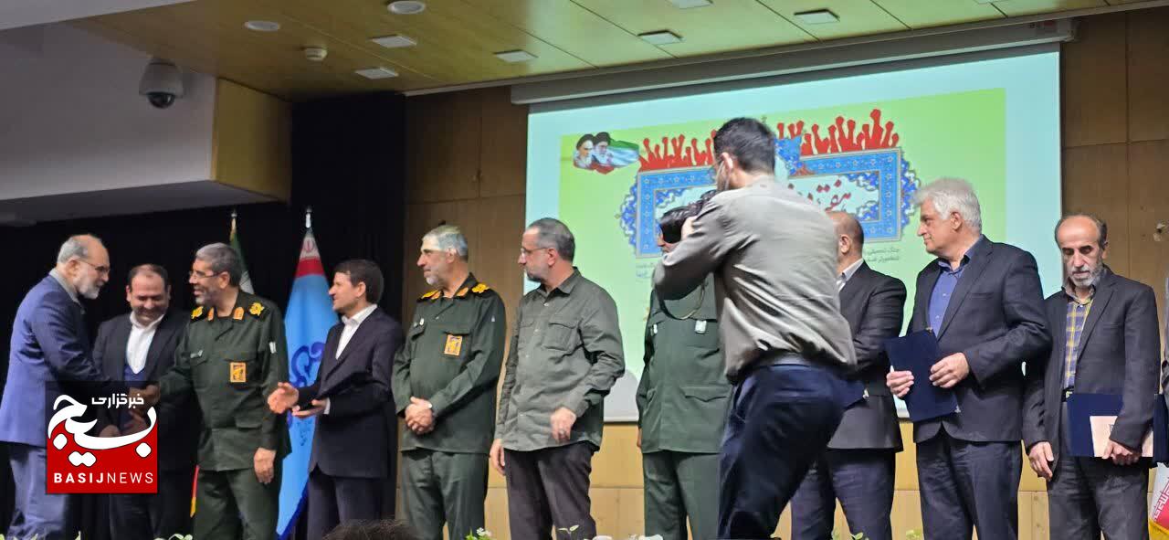 تجلیل از ایثارگران و گرامیداشت هفته دفاع مقدس در شرکت ملی صنایع پتروشیمی؛ از حضور سرداران تا فضاسازی حماسی تجلیل از ایثارگران و گرامیداشت هفته دفاع مقدس در شرکت ملی صنایع پتروشیمی؛ از حضور سرداران تا فضاسازی حماسی