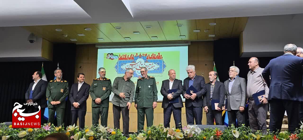 تجلیل از ایثارگران و گرامیداشت هفته دفاع مقدس در شرکت ملی صنایع پتروشیمی؛ از حضور سرداران تا فضاسازی حماسی تجلیل از ایثارگران و گرامیداشت هفته دفاع مقدس در شرکت ملی صنایع پتروشیمی؛ از حضور سرداران تا فضاسازی حماسی