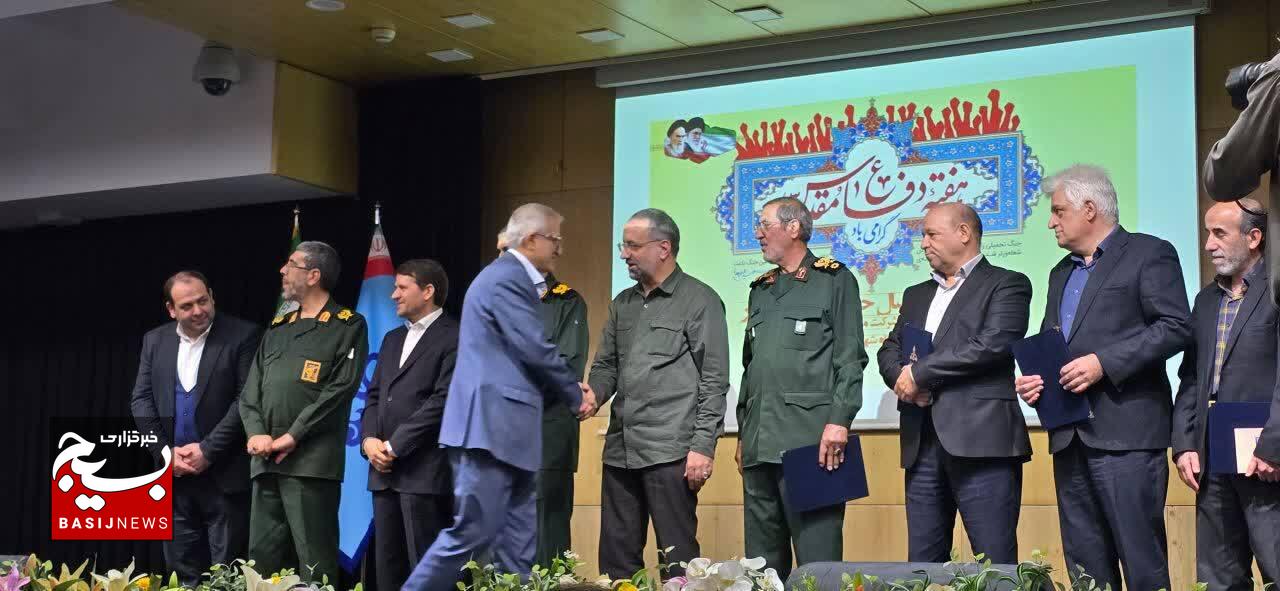 تجلیل از ایثارگران و گرامیداشت هفته دفاع مقدس در شرکت ملی صنایع پتروشیمی؛ از حضور سرداران تا فضاسازی حماسی تجلیل از ایثارگران و گرامیداشت هفته دفاع مقدس در شرکت ملی صنایع پتروشیمی؛ از حضور سرداران تا فضاسازی حماسی