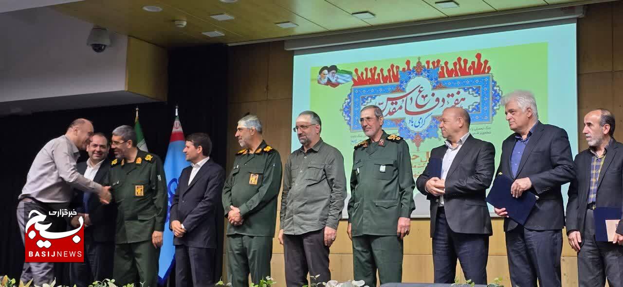 تجلیل از ایثارگران و گرامیداشت هفته دفاع مقدس در شرکت ملی صنایع پتروشیمی؛ از حضور سرداران تا فضاسازی حماسی تجلیل از ایثارگران و گرامیداشت هفته دفاع مقدس در شرکت ملی صنایع پتروشیمی؛ از حضور سرداران تا فضاسازی حماسی