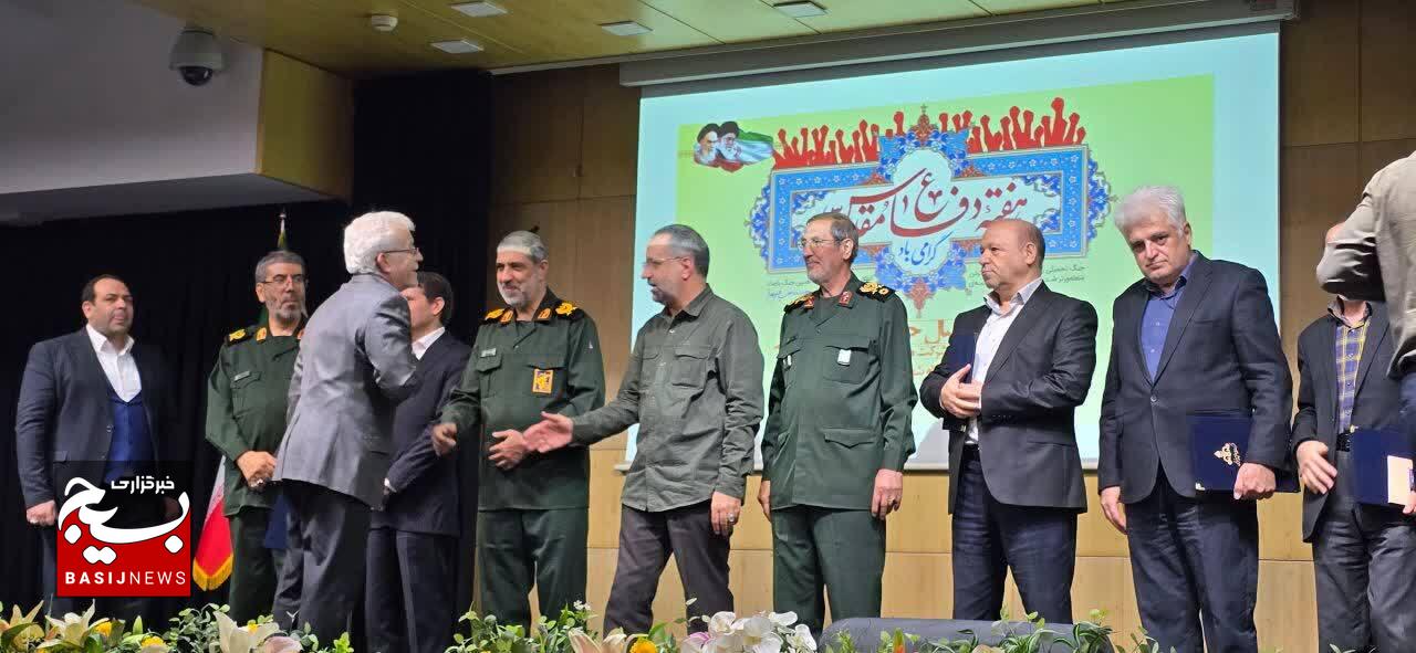 تجلیل از ایثارگران و گرامیداشت هفته دفاع مقدس در شرکت ملی صنایع پتروشیمی؛ از حضور سرداران تا فضاسازی حماسی تجلیل از ایثارگران و گرامیداشت هفته دفاع مقدس در شرکت ملی صنایع پتروشیمی؛ از حضور سرداران تا فضاسازی حماسی