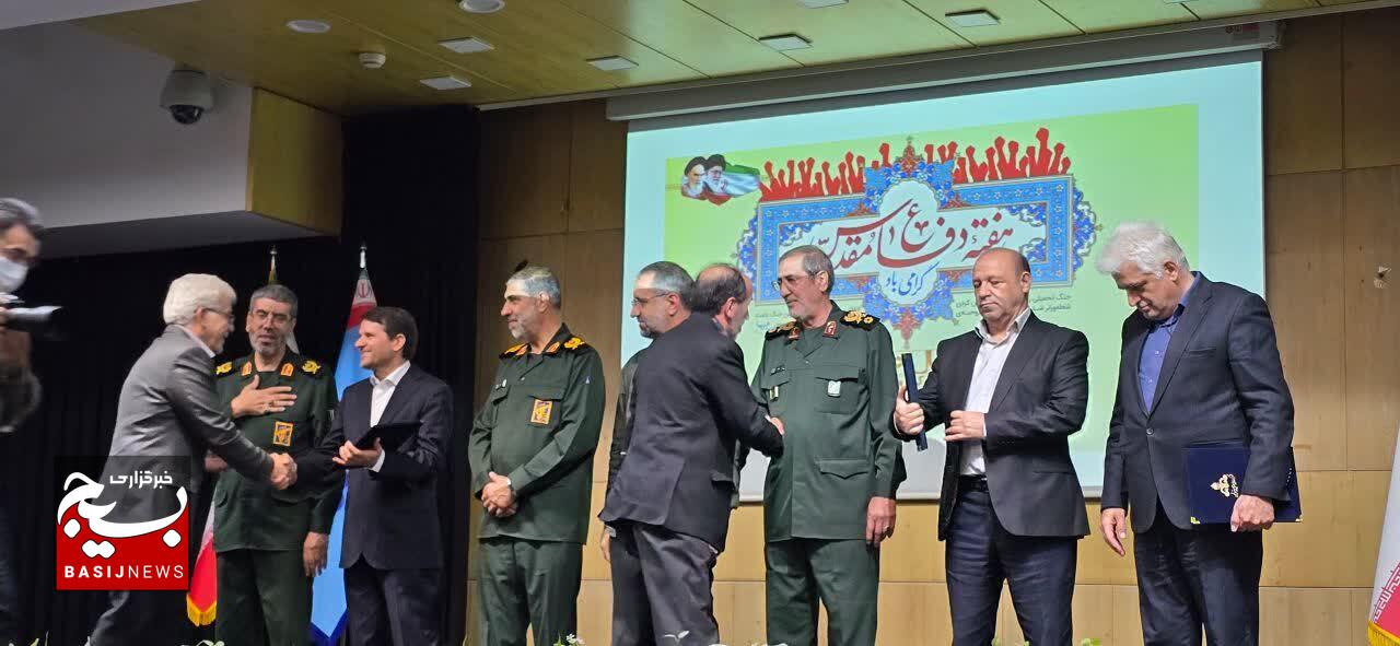تجلیل از ایثارگران و گرامیداشت هفته دفاع مقدس در شرکت ملی صنایع پتروشیمی؛ از حضور سرداران تا فضاسازی حماسی تجلیل از ایثارگران و گرامیداشت هفته دفاع مقدس در شرکت ملی صنایع پتروشیمی؛ از حضور سرداران تا فضاسازی حماسی