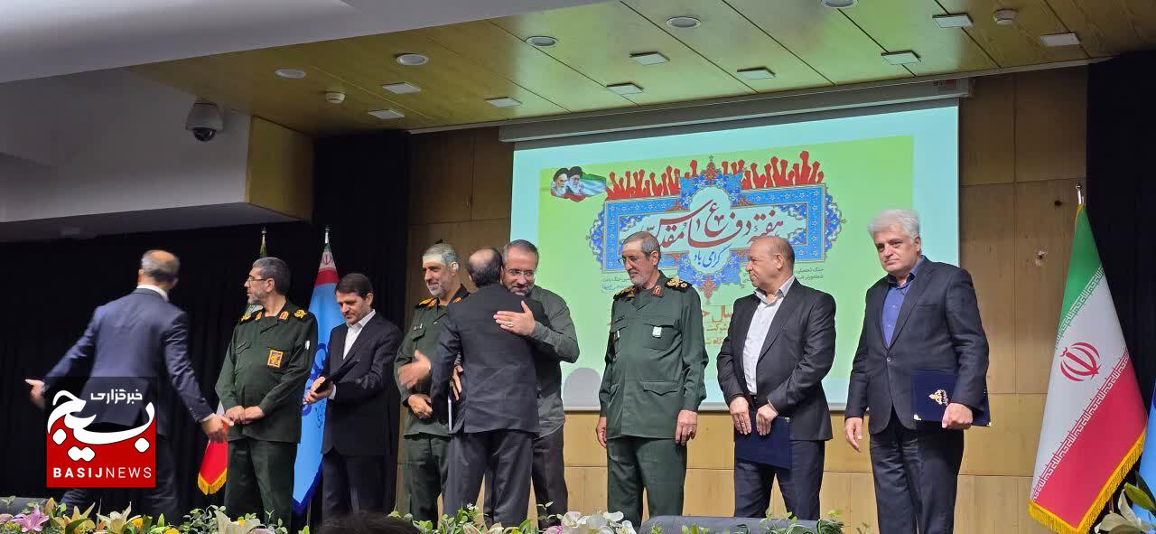 تجلیل از ایثارگران و گرامیداشت هفته دفاع مقدس در شرکت ملی صنایع پتروشیمی؛ از حضور سرداران تا فضاسازی حماسی تجلیل از ایثارگران و گرامیداشت هفته دفاع مقدس در شرکت ملی صنایع پتروشیمی؛ از حضور سرداران تا فضاسازی حماسی