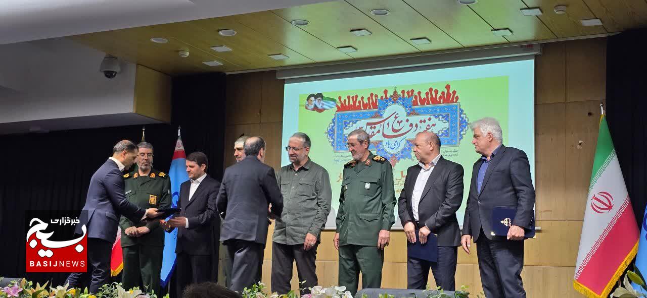 تجلیل از ایثارگران و گرامیداشت هفته دفاع مقدس در شرکت ملی صنایع پتروشیمی؛ از حضور سرداران تا فضاسازی حماسی تجلیل از ایثارگران و گرامیداشت هفته دفاع مقدس در شرکت ملی صنایع پتروشیمی؛ از حضور سرداران تا فضاسازی حماسی