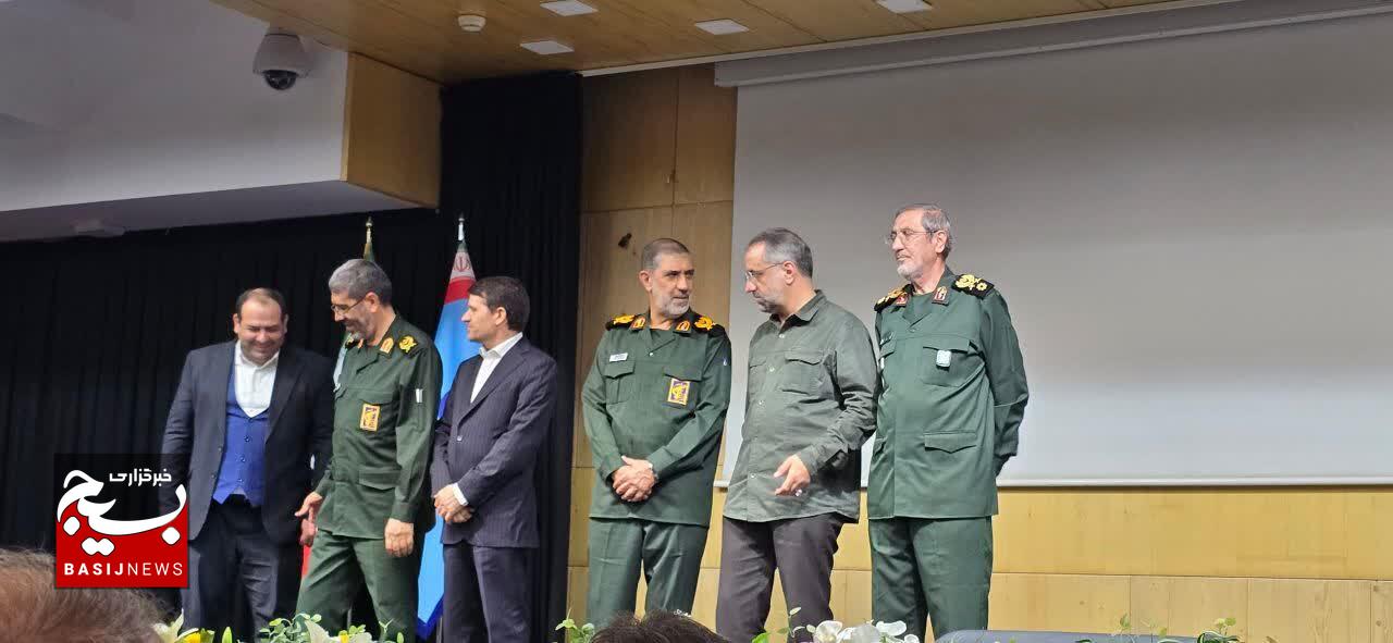 تجلیل از ایثارگران و گرامیداشت هفته دفاع مقدس در شرکت ملی صنایع پتروشیمی؛ از حضور سرداران تا فضاسازی حماسی تجلیل از ایثارگران و گرامیداشت هفته دفاع مقدس در شرکت ملی صنایع پتروشیمی؛ از حضور سرداران تا فضاسازی حماسی