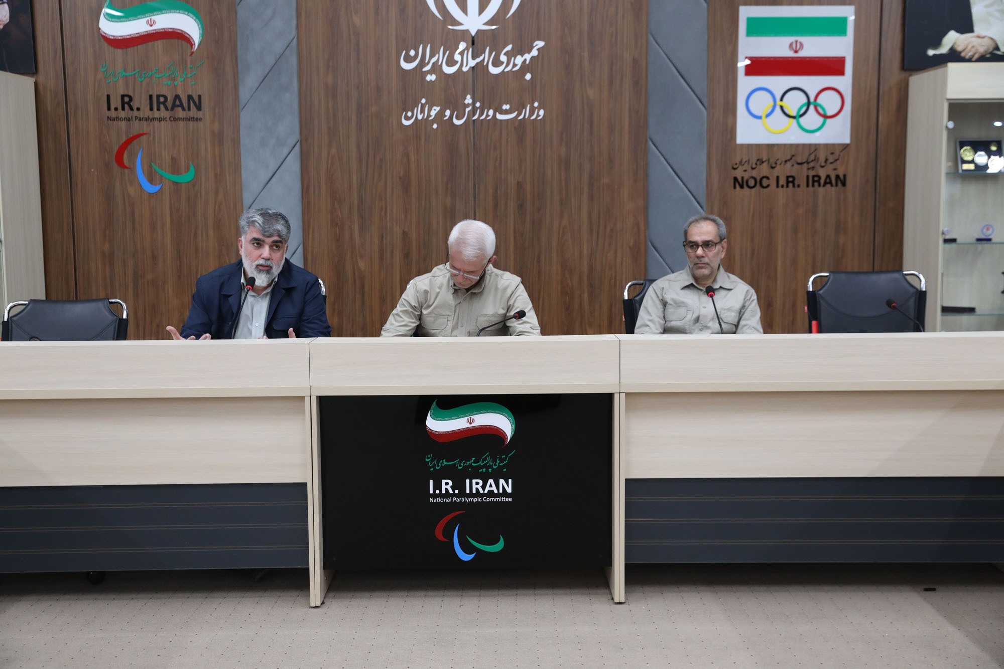 نشست اعضای شورای بسیج و فرماندهان پایگاه های مقاومت وزارت ورزش و مسئولان بسیج ورزشکاران فدراسیون ها نشست اعضای شورای بسیج و فرماندهان پایگاه های مقاومت وزارت ورزش و مسئولان بسیج ورزشکاران فدراسیون ها
