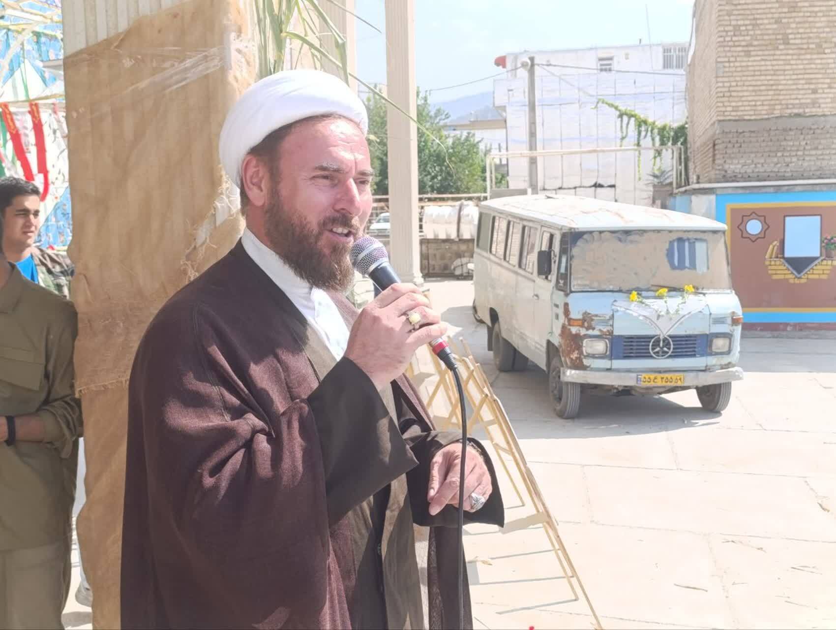 نسل امروز ادامهدهنده راه شهیدان است/جوانان و نوجوانان حضور فعال در جبهه ها داشتند نسل امروز ادامهدهنده راه شهیدان است/جوانان و نوجوانان حضور فعال در جبهه ها داشتند