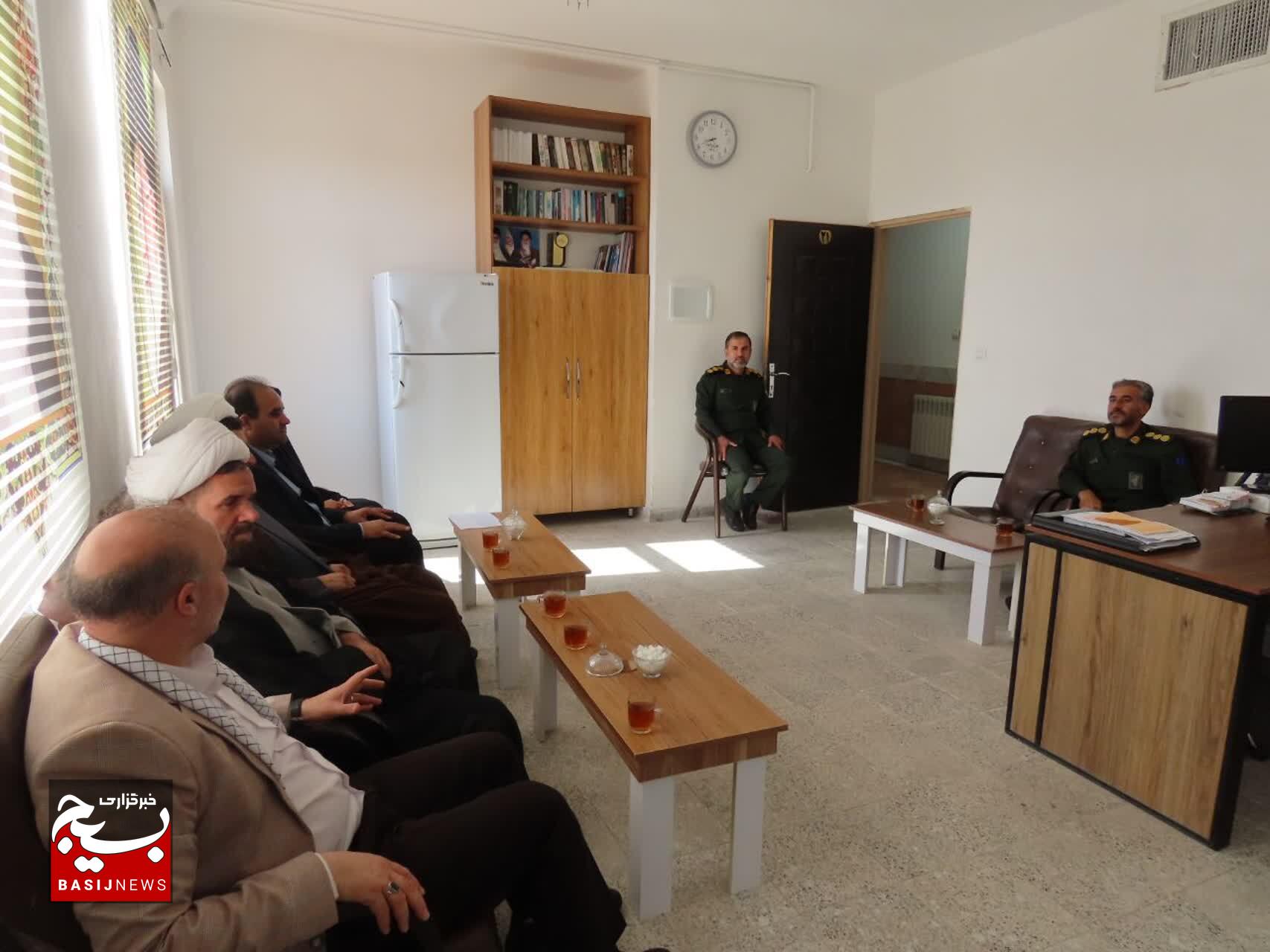 دیدار فرماندار و امامجمعه زاوه با ناحیه مقاومت بسیج؛ تأکید بر خدمترسانی و همافزایی نهادی دیدار فرماندار و امامجمعه زاوه با ناحیه مقاومت بسیج؛ تأکید بر خدمترسانی و همافزایی نهادی