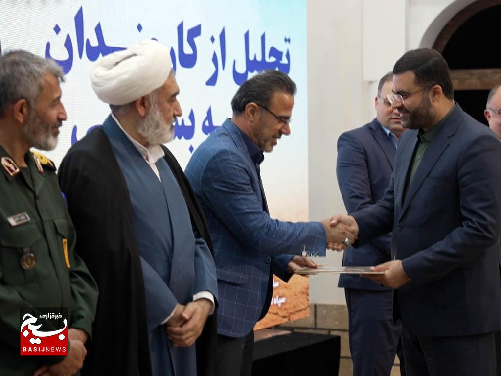 نمونه بارز مدیریت جهادی، دوران هشت سال دفاع مقدس و عرصه کار در حوزههای حساس دفاعی و امنیتی است نمونه بارز مدیریت جهادی، دوران هشت سال دفاع مقدس و عرصه کار در حوزههای حساس دفاعی و امنیتی است