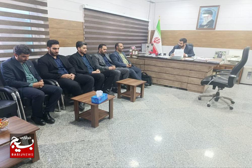دیدار مسئول  دفتر حمایت حقوقی و قضایی از ایثارگران دادگستری استان همدان با دادستان‌ شهرستان رزن و نهاوند