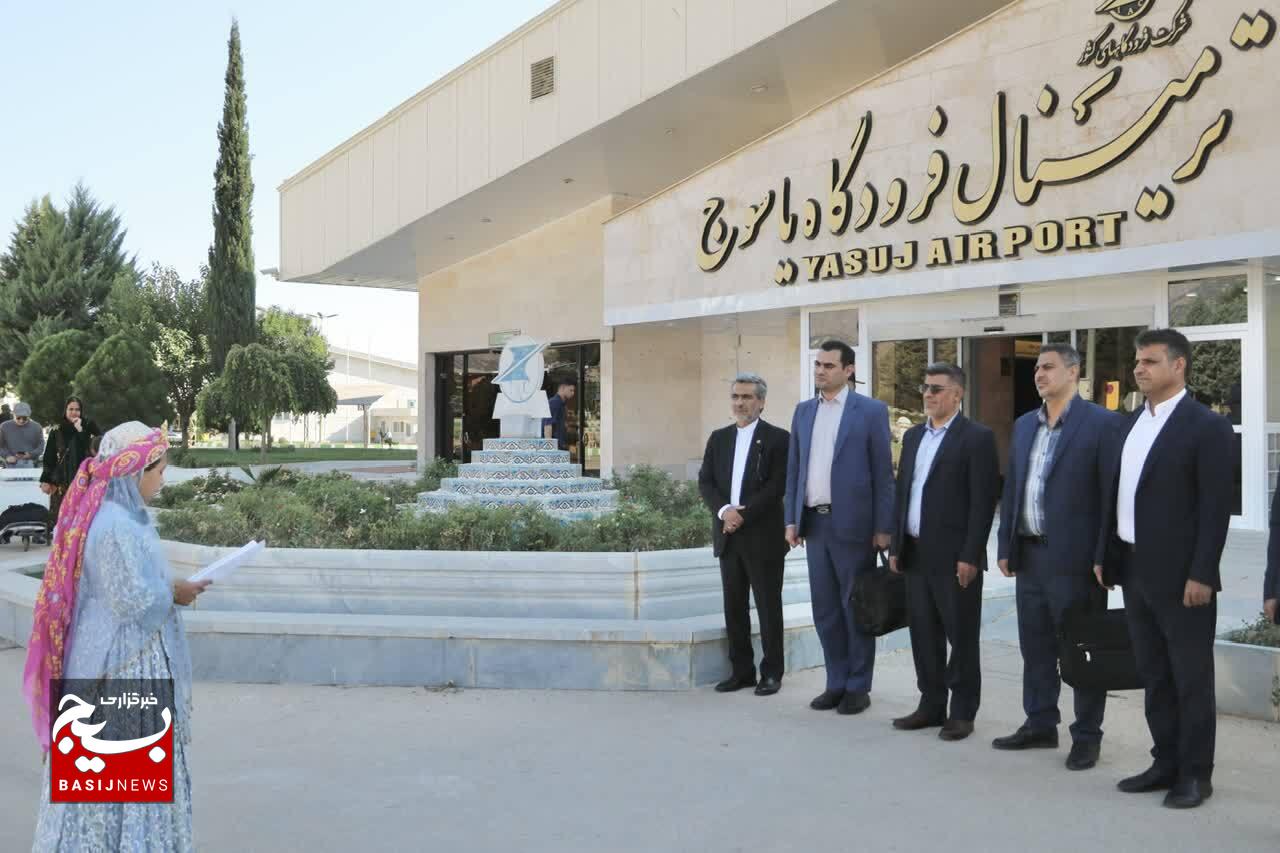 تجلیل مسئول سازمان بسیج حقوق‌دانان کشور از خانواده معظم شهدای کهگیلویه و بویراحمد