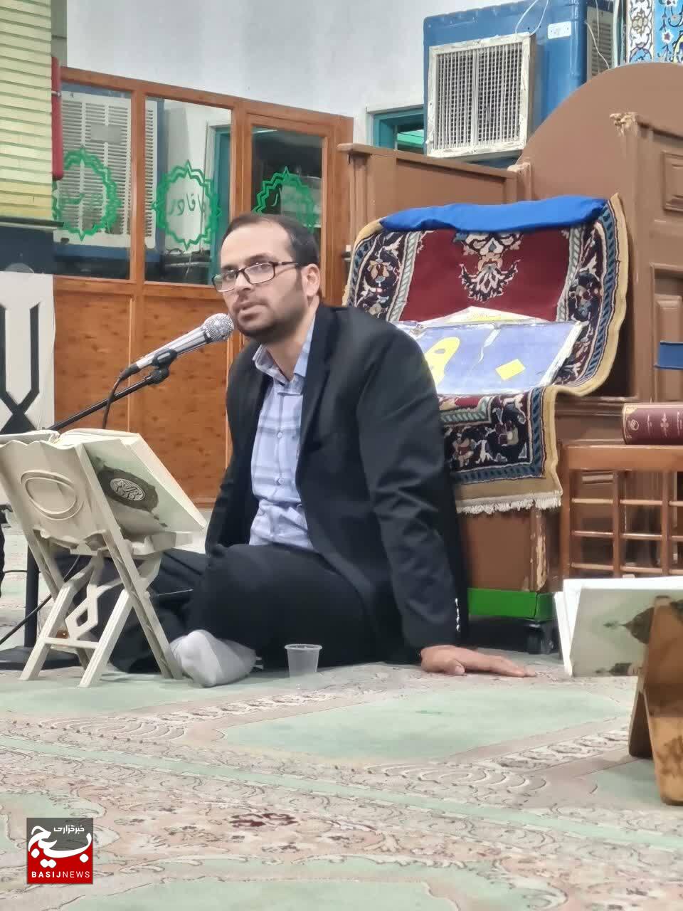 جلسه انس با قرآن کریم با شور و اشتیاق جوانان و نوجوانان در حلقه قرآنی شهر الوند جلسه انس با قرآن کریم با شور و اشتیاق جوانان و نوجوانان در حلقه قرآنی شهر الوند