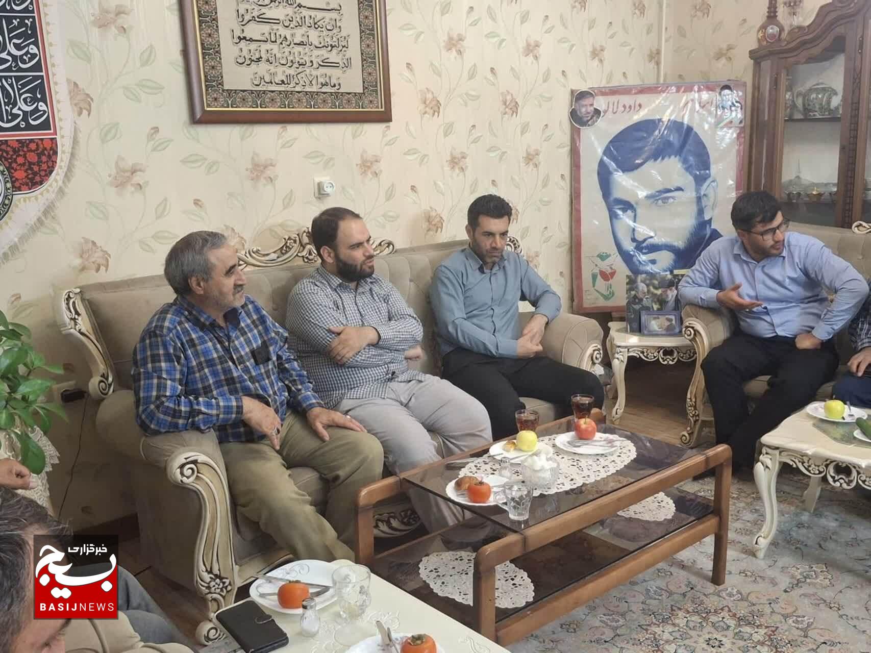 دیدار و دلجویی بسیجیان حوزه و پایگاه‌ شهید صیاد شیرازی از خانواده شهید داود لالو