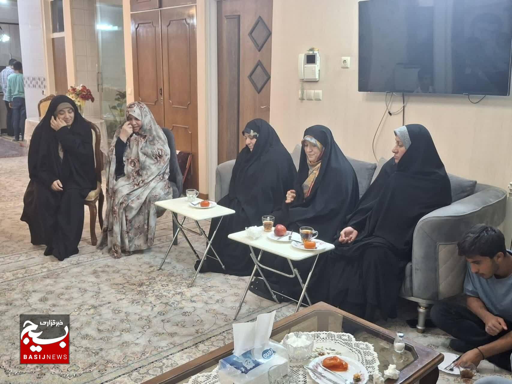 دیدار و دلجویی بسیجیان حوزه و پایگاه‌ شهید صیاد شیرازی از خانواده شهید داود لالو