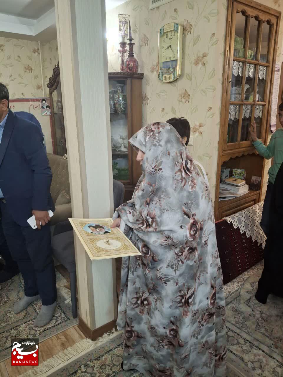 دیدار و دلجویی بسیجیان حوزه و پایگاه‌ شهید صیاد شیرازی از خانواده شهید داود لالو