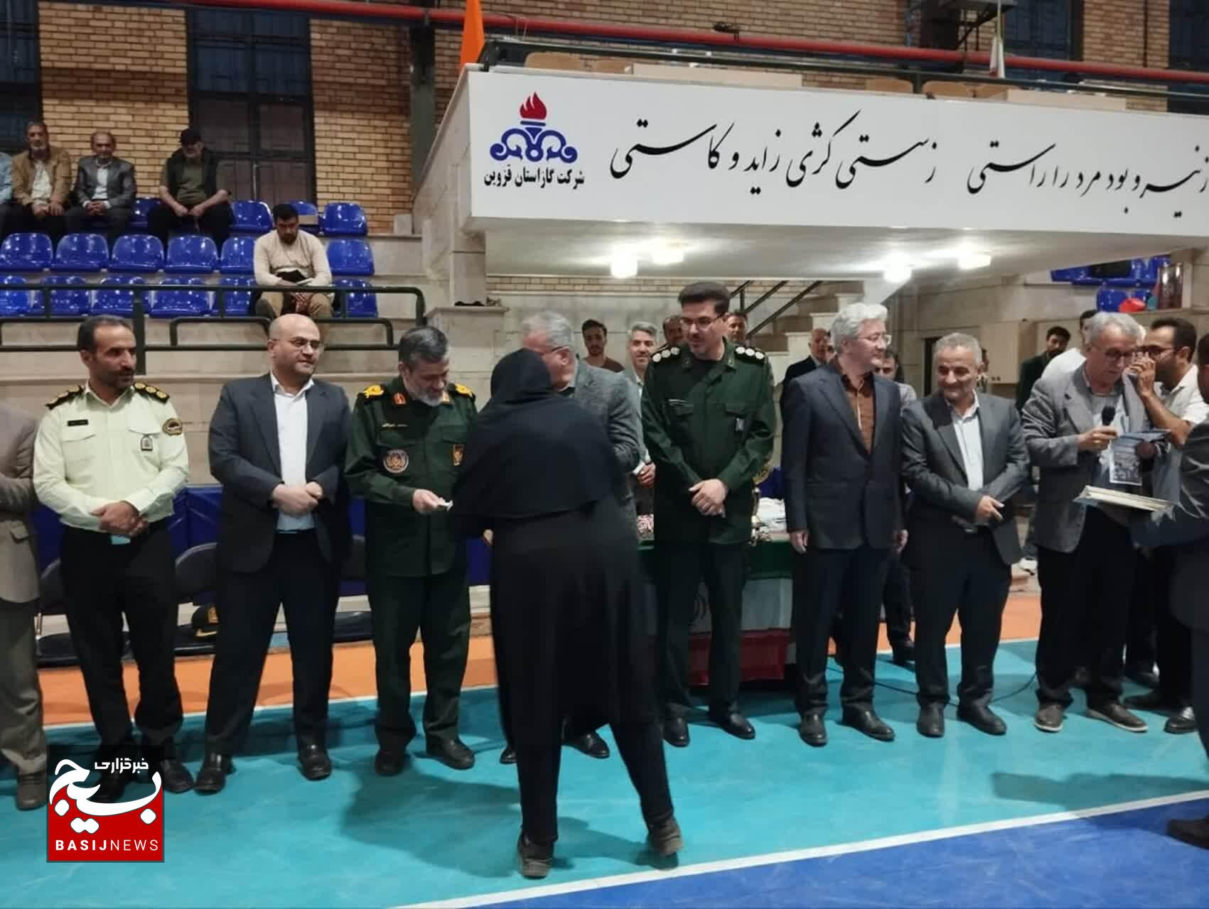 تجلیل از نفرات برتر جشنواره ورزشی گرامیداشت هفته دفاع مقدس در قزوین