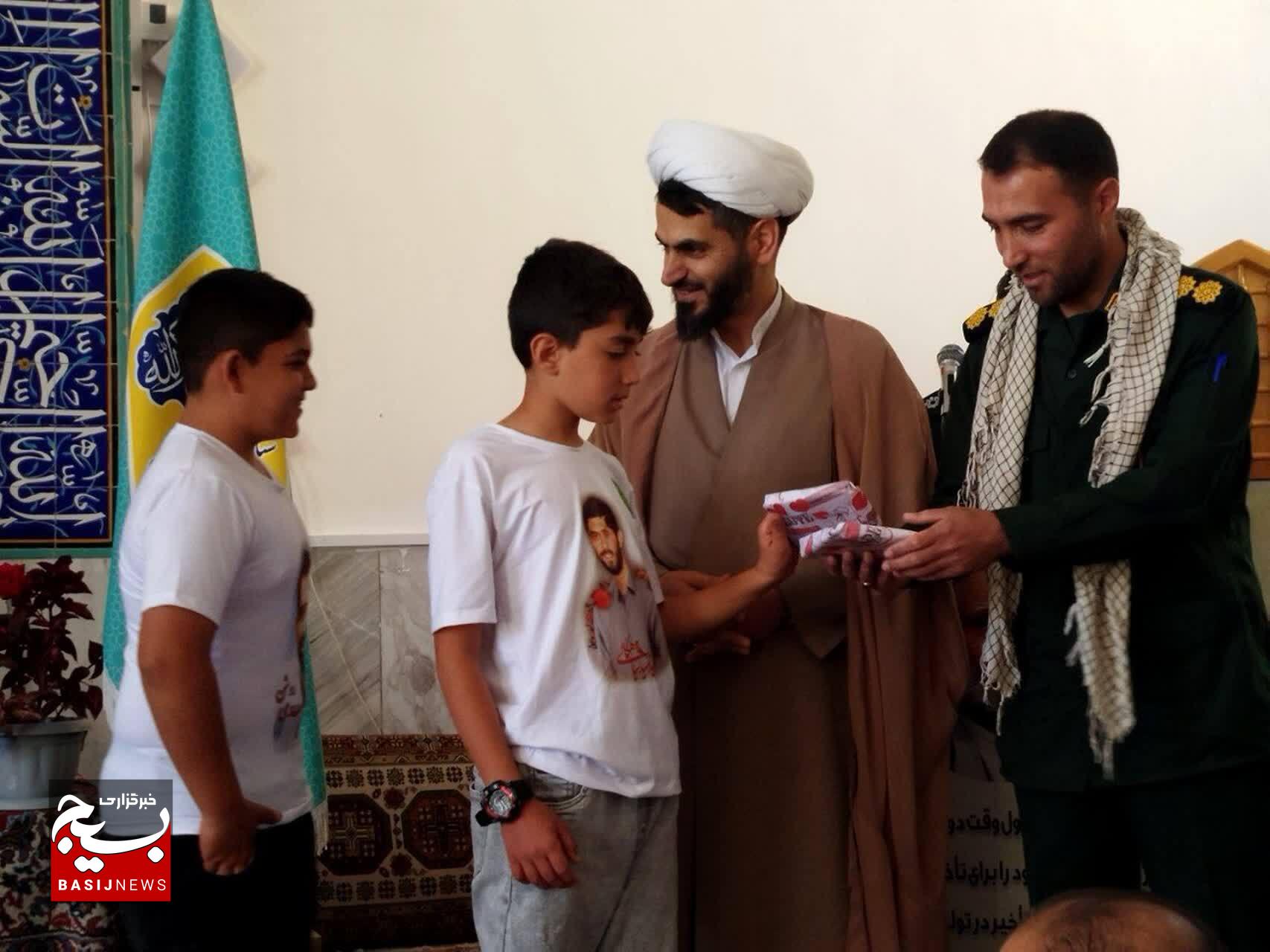 مقاومت و ایستادگی کلیدواژه قرآنی در مقابل با کفر جهانی است