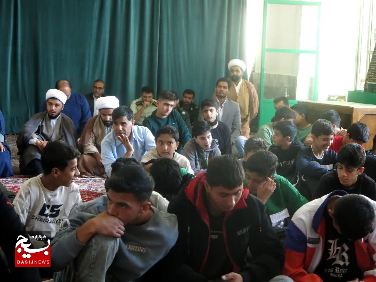 مقاومت و ایستادگی کلیدواژه قرآنی در مقابل با کفر جهانی است