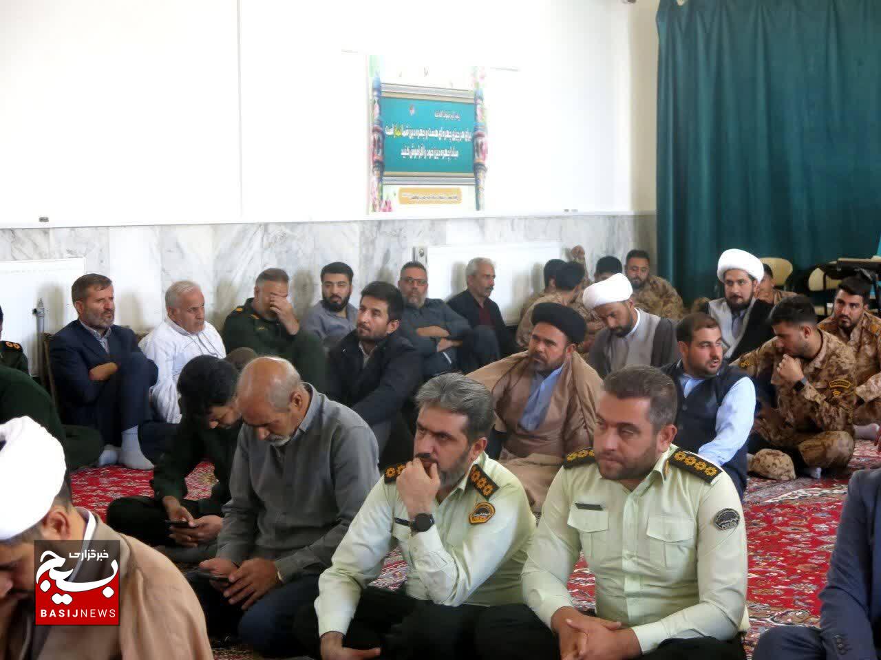 مقاومت و ایستادگی کلیدواژه قرآنی در مقابل با کفر جهانی است