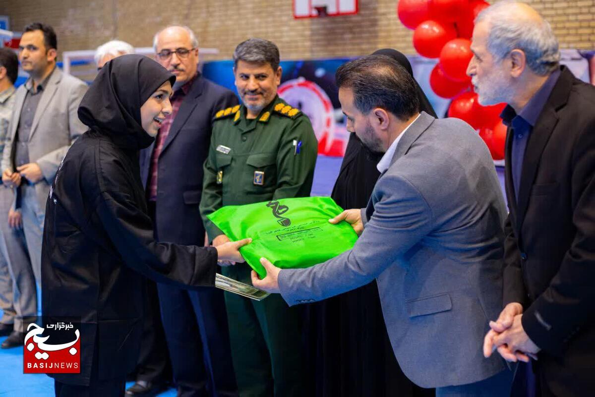 تجلیل از ۱۰۰ قهرمان ملی و فراملی در دومین فستیوال هنرهای رزمی شهرستان البرز
