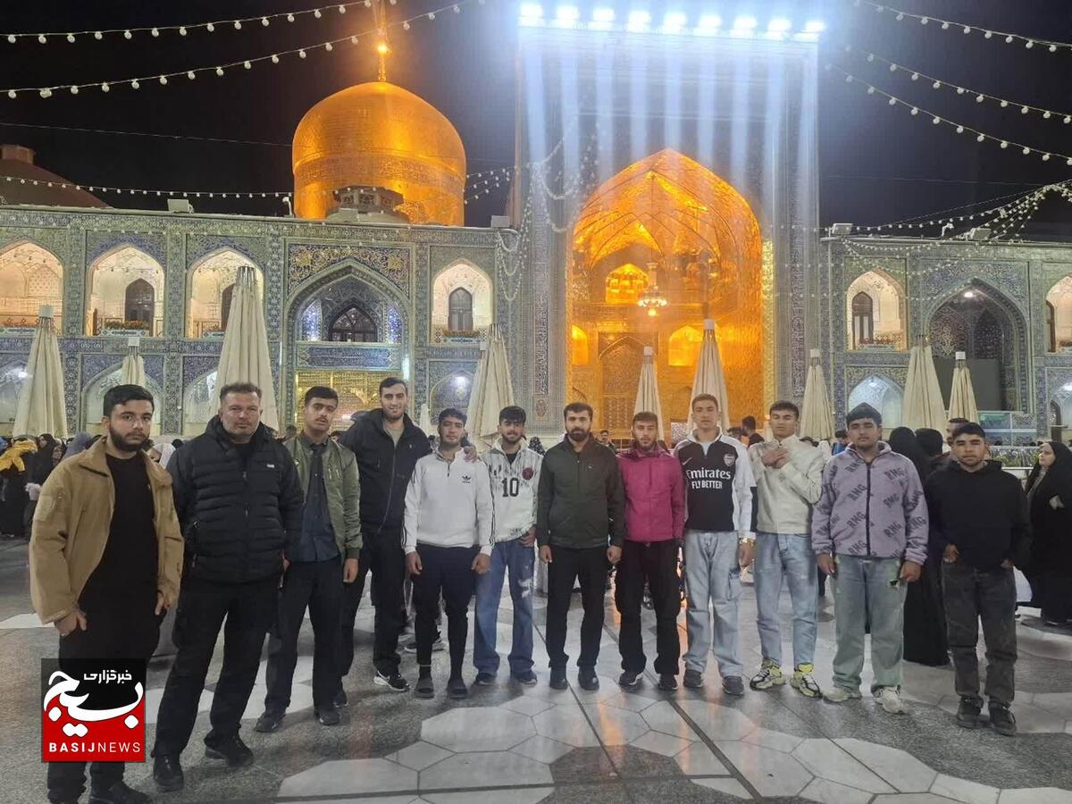 برگزاری باصفای حلقه صالحین قرآنی بسیج در جوار حرم مطهر امام رضا(ع) 