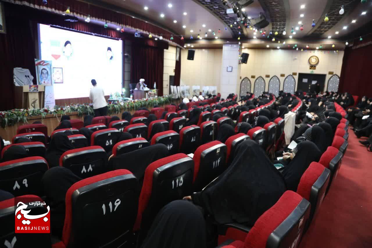 خواهران بسیج طلاب پرچمداران جنگ شناختی هستند