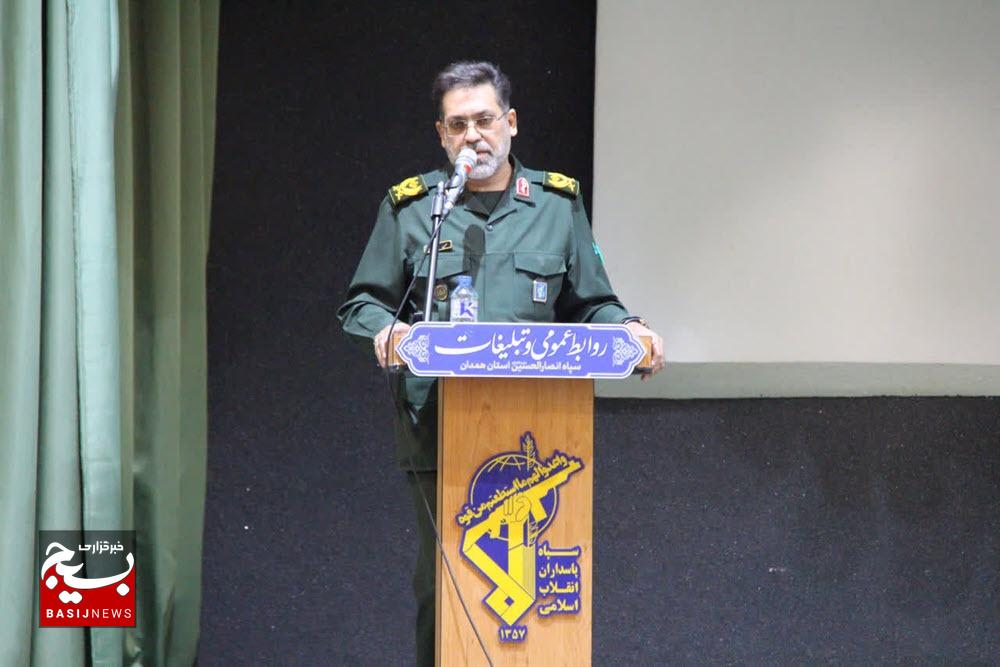 مدیران باید با بصیرت در برابر دشمن ایستادگی کنند