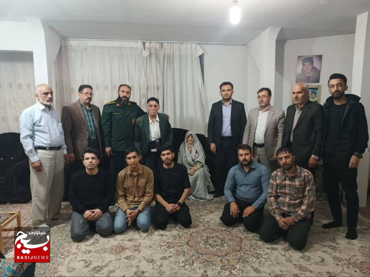 با خانواده شهید محمد غفاری دیدار و از آنها دلجویی شد+عکس