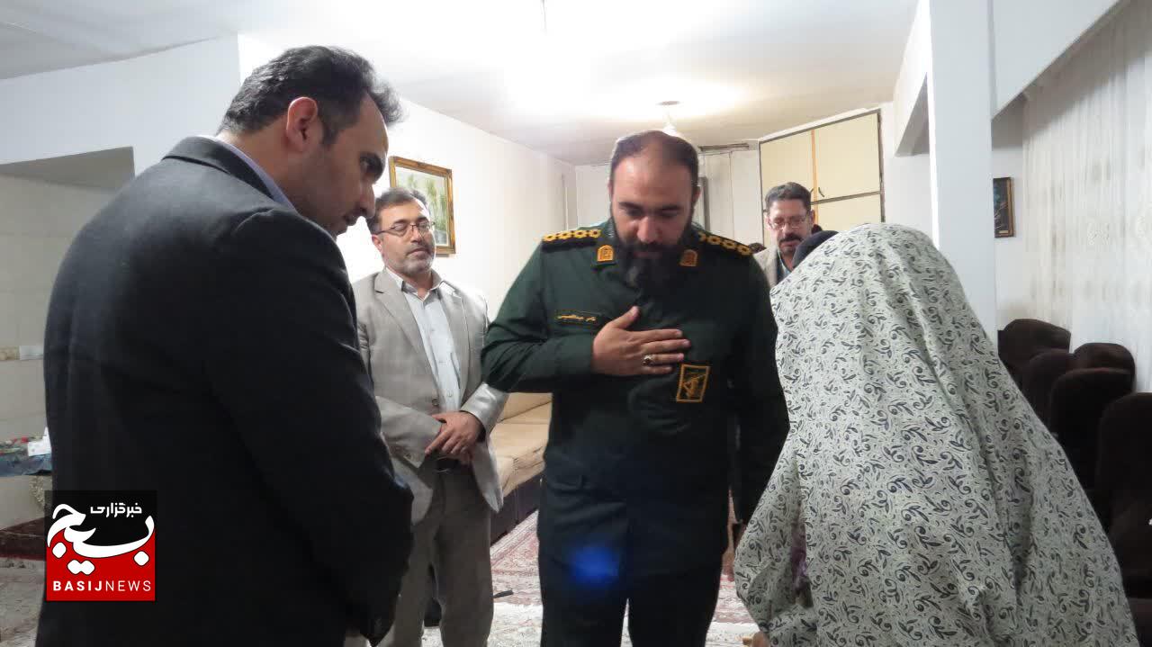 با خانواده شهید محمد غفاری دیدار و از آنها دلجویی شد+عکس