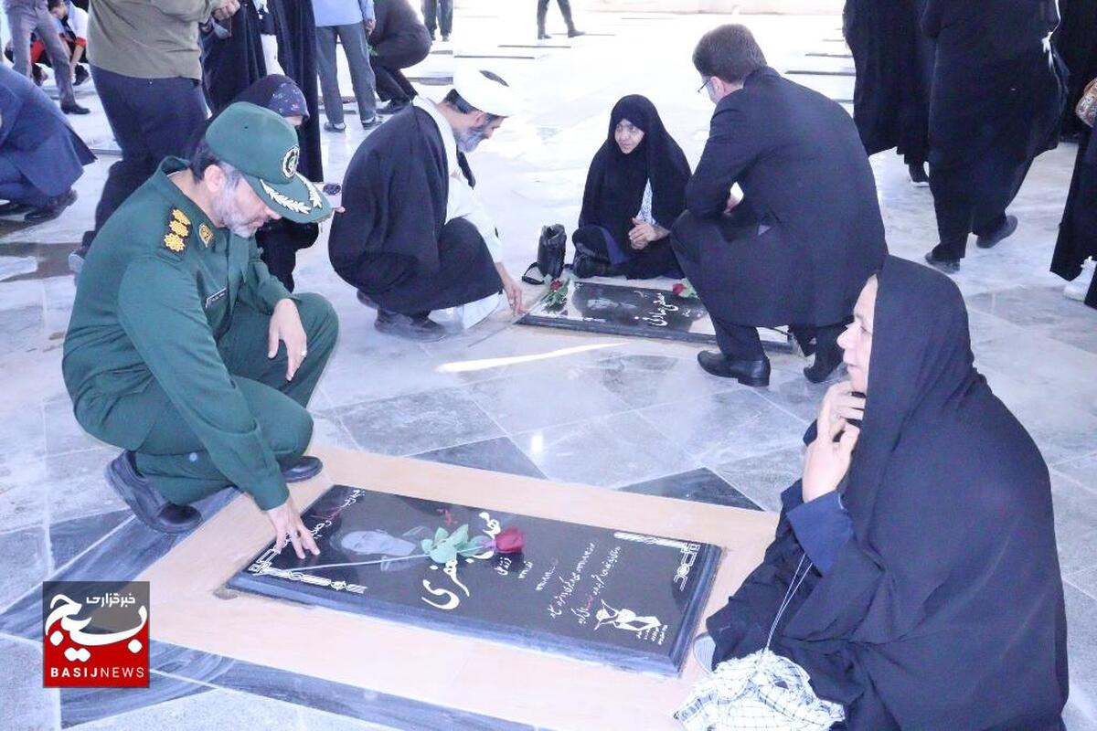 آیین غبار روبی و عطر افشانی قبور مطهر شهدا درشهر اهرم برگزار شد
