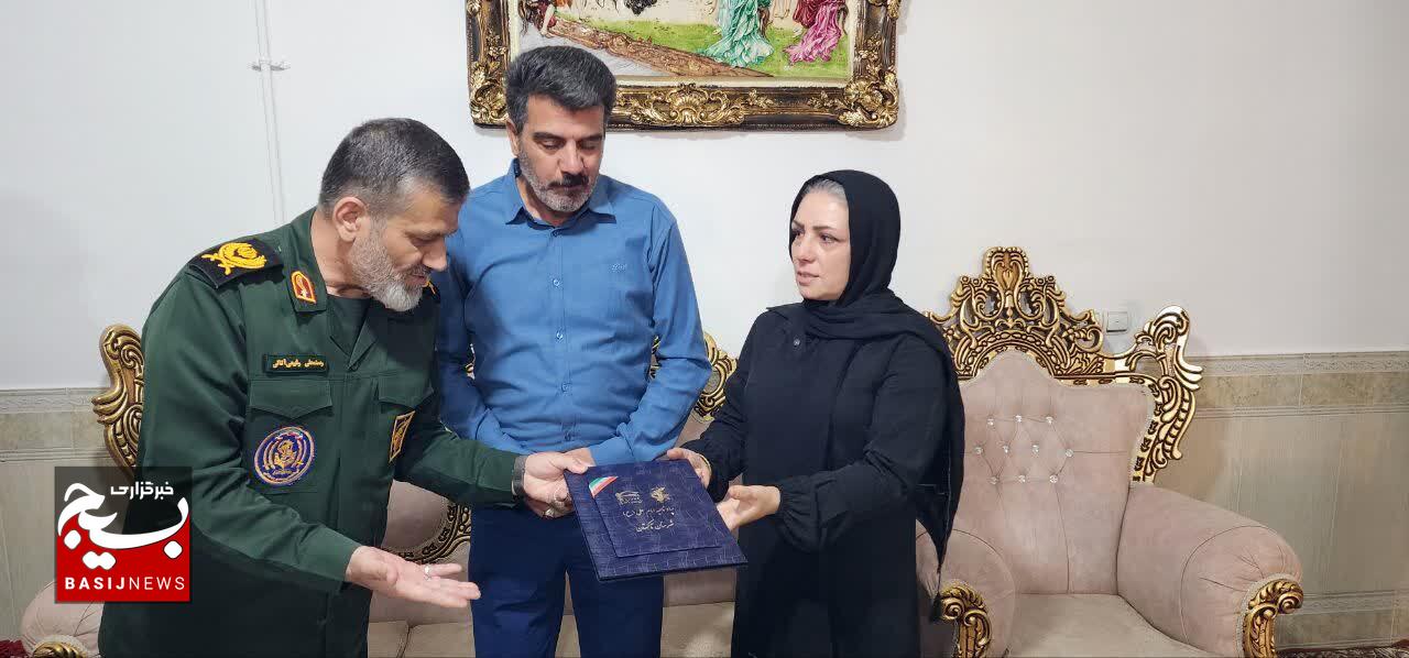 خون شهیدان سند حقانیت و تضمین عزت ایران اسلامی است خون شهیدان سند حقانیت و تضمین عزت ایران اسلامی است