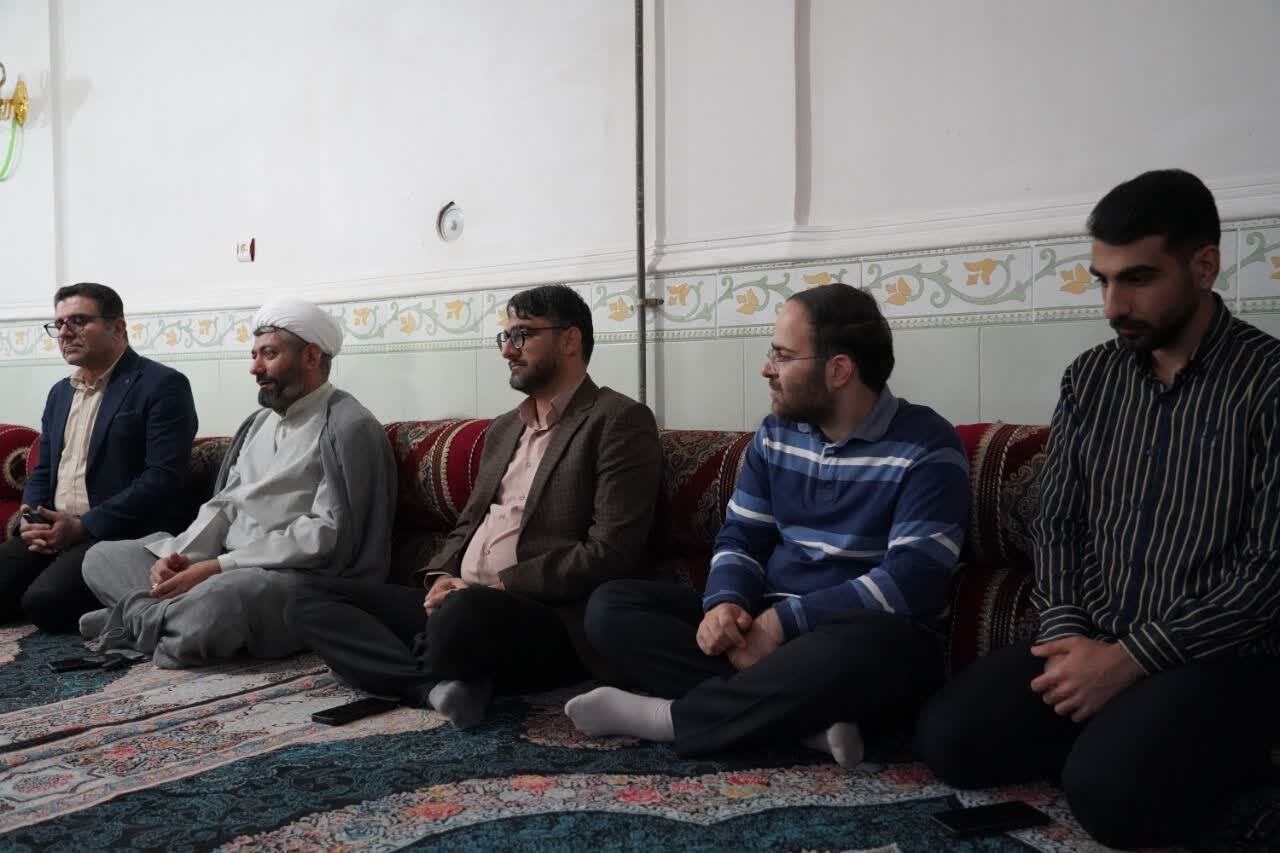 دیدار بسیج دانشجویی دانشگاه علوم پزشکی یاسوج با خانواده شهدا